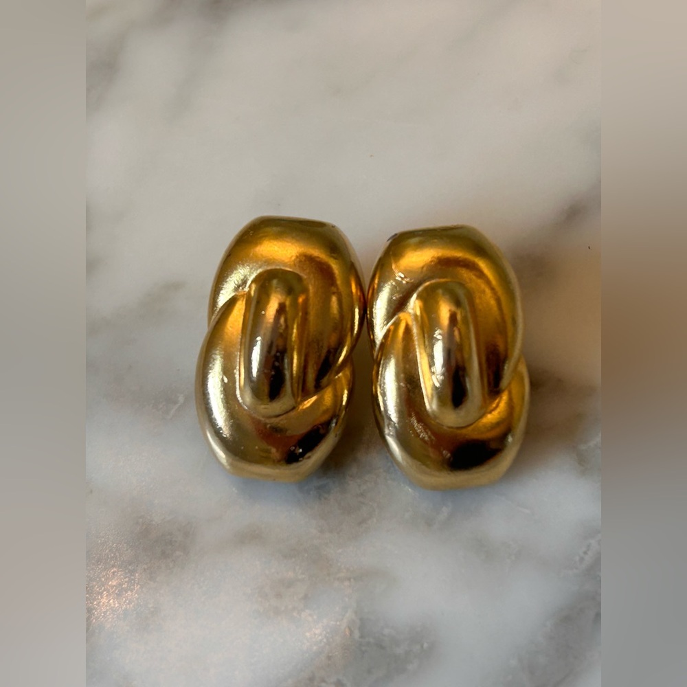 Elegant Gold tone Knot clip on Earrings